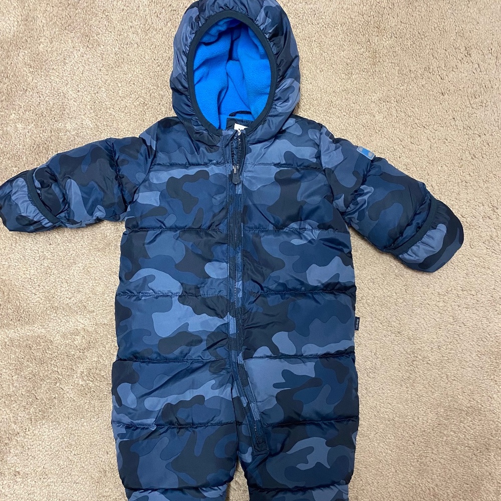 Gap snow suit 3-6 months